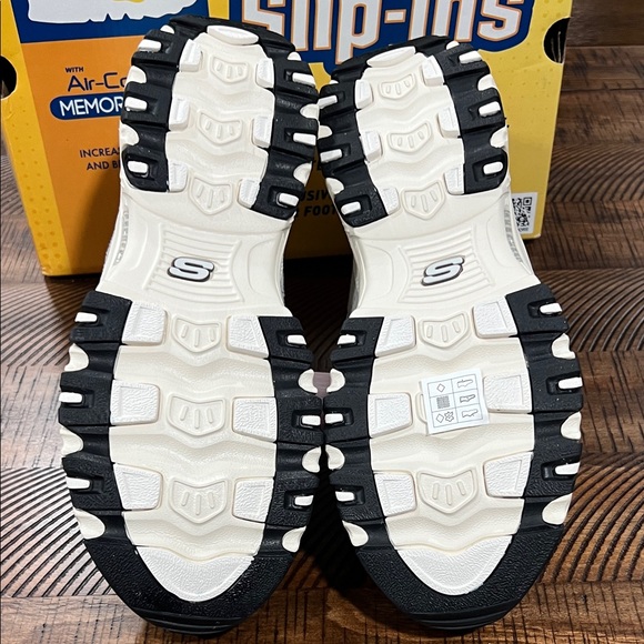 Skechers D’Lites Slip-Ins Cream and Brown Sneakers - Picture 5 of 8